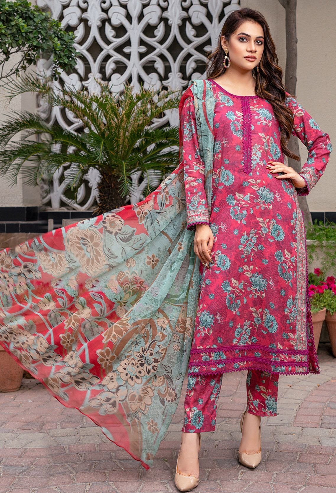 রেড-অরেঞ্জ ডিজিটাল প্রিন্টেড কটন থ্রি-পিস – ঐতিহ্য ও আধুনিকতার নিখুঁত মিশ্রণ